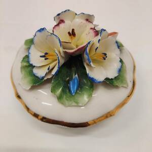 #1503 CAPODIMONTE カポディモンテ イタリア製 花 陶器 デザイン 蓋付き ミニポット 小物入れ ヴィンテージ 口径/約10cm 底径/約9cm