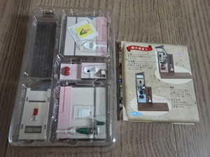 タカラ 昭和 おもひで 家族 冬編 朝の用足し ももいろ フィギュア ジオラマ TAKARA Showa Diorama Miniature figure Toy