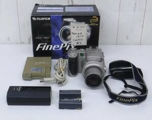 当時物 レトロデジタルカメラ＊FUJIFILM＊FinePix 4900 ZOOM＊充電器 電池 カードリーダー 他 付属品付き ＊通電確認済み ジャンク品として