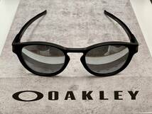 偏光★OAKLEYオークリー LATCH ラッチ マットブラック艶消し黒/POLARIZEDミラー USA製サングラス 釣りドライブアウトドア SK8 米軍SI_画像2