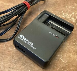 TT-1720 ■送料込■Nikon ニコン バッテリーチャージャー LITHIUM ION BATTERY CHARGER カメラ MH-50 176g●ジャンク扱い/くGOら