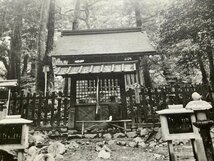 VV-45 ■送料込■ 京都府 鞍馬山 奥の院 兵法場 人 神社 寺 宗教 寺院 風景 名所 レトロ 歴史 絵葉書 古葉書 写真 古写真/くNAら_画像3