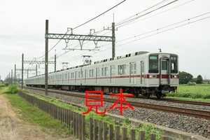鉄道写真データ（JPEG）、00688115、10000系（16660F）、東武鉄道伊勢崎線、和戸〜久喜、2016.08.11、（7360×4912）