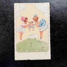 アンティーク　ポストカード　1922年消印 E. Maison Kurt アーティスト　少女　人形　キス　可愛い　絵葉書_画像1