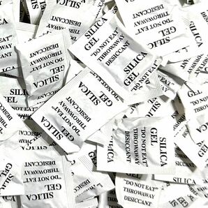 シリカゲル SILICA GEL 乾燥剤 英語表記 アクセサリー、時計、バッグ、カバン、財布、靴、衣類などの保管 300個