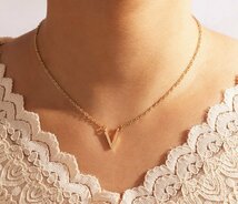 送料一律 シンプルなV字型 ゴールドネックレス 18KGP Gold Plated necklace 1円オークション 61_画像3