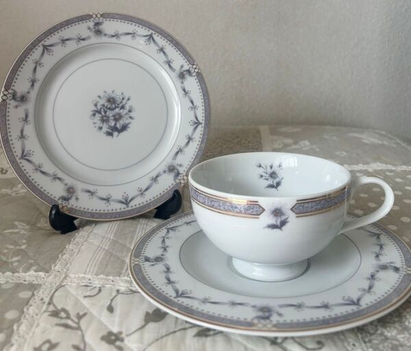 未使用品Royal purple カップ&ソーサー、プレート3点セット