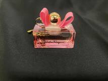 【KM32】Salvatore Ferragamo　サルヴァトーレ フェラガモ　オードトワレ　シニョリーナ　香水　ミニボトル　5ml　レディース_画像3