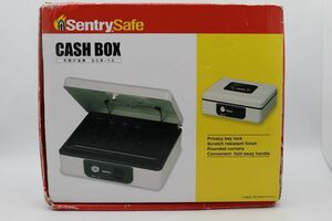 Sentry　Safe　セントリーセーフ　《SCB-10》手提げ金庫　白　CASH　BOX　キャッシュボックス　