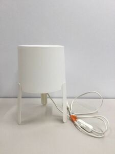 △△　IKEA　イケア　テーブルライト　テーブルランプ　照明　電球付き　シンプル　軽量　ホワイト　31-92