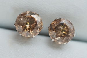 大粒！計2.4ctUP！プラチナダイヤモンド1.327ct×1.163ctピアス FB/I-1/GOOD ブラウンダイヤピアス 一粒ダイヤピアス Diamond 未使用