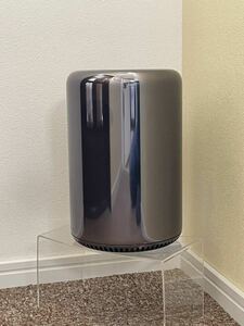 Mac Pro （Late 2013） 512GB 3.7GHz クアッドコア 16GBメモリ（4GB x 4） デュアルAMD FirePro D500 GPU