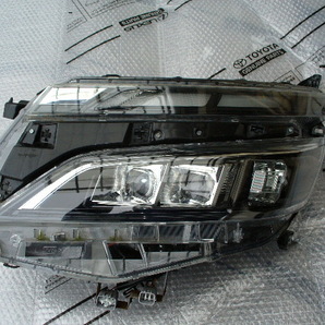 ヴォクシー ZRR80W ZRR85W 左ヘッドランプ 81170-28G70 中古良品 ライトカバー付の画像2
