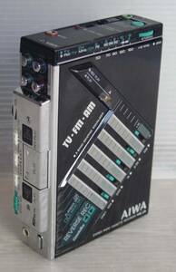 AIWA　ポータブル・ステレオラジオカセット・レコーダー　HS-J9　本体のみでテープ走行できませんが美品です　ジャンク！