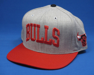 Mitchell & Ness　SNAPBACK CAP　BULLS　GRAY/RED　ミッチェルアンドネス　ミッチェル＆ネス　シカゴ ブルズ　キャップ　NBA　NEW ERA