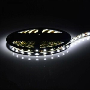 LEDテープライト ホワイト白 12V 5M 5050SMD 黒ベース 300連 防水 切断可 両面テープ付 正面発光 LEDテープ DD28