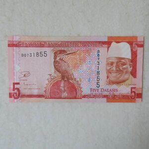 【送料６３円】 ガンビア　５ダラシ紙幣　(２０１５年)