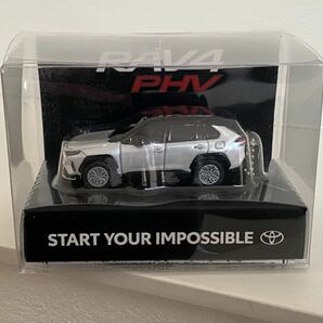 ★送料込み★トヨタ 新型RAV4 PHV 非売品 LED ミニカー キーホルダー ブラックxホワイトパールクリスタルシャイン 2QJ ツートーン 新品の画像1