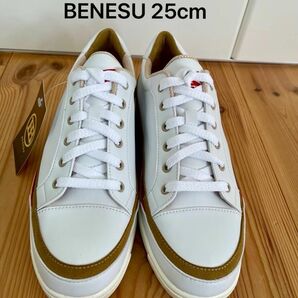 新品 BENESU 白スニーカー 25cm ユニセックス　ベネッシュ