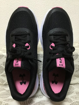 ◎新品 送料込◆23.5 UNDER ARMOUR スニーカー 黒×桃 ①◆0207_画像6