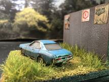 錆塗装 1/64 トヨタ セリカ 1600GT 昭和レトロな風景 旧車 自作ジオラマ完成品 ケース付_画像4