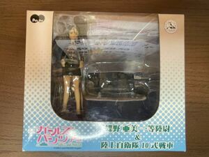 未使用品　ガールズ&パンツァー 蝶野亜美 一等陸尉 & 陸上自衛隊10式戦車 (フィギュア)