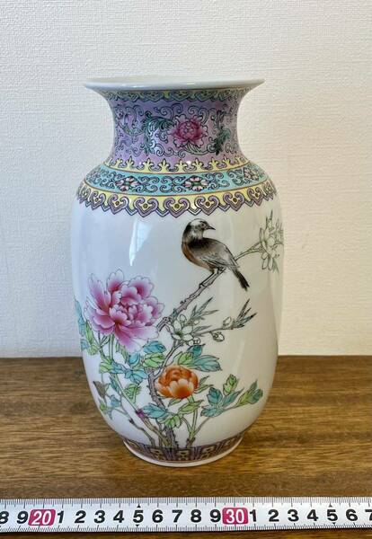 中国景徳鎮　乾隆年製　粉彩　花瓶2 景徳鎮製　中国古玩　骨董　陶磁器　古美術 花器