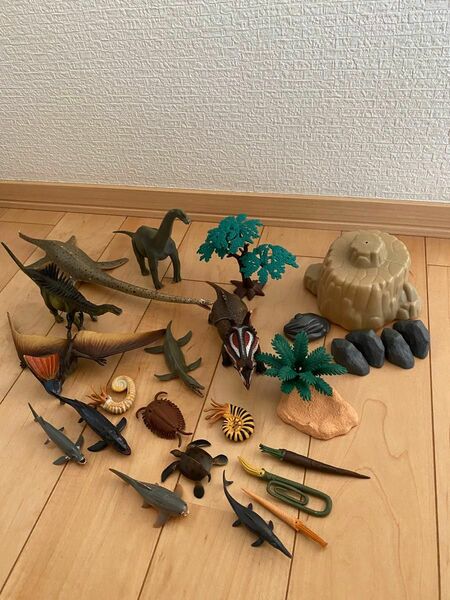 恐竜と海の生物フィギュアセット