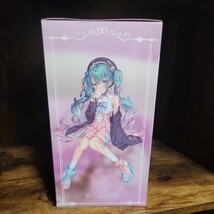 早い者勝ち！ 初音ミク ぬーどるストッパーフィギュア 恋するセーラー服 パープルver. 新品未開封 プライズ フリュー_画像4