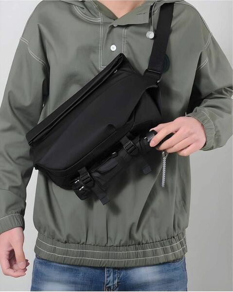 メンズ ショルダーバッグ 肩掛け 斜め掛け シンプル 大容量 マグネットベルト