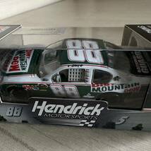 【A0243-21】未開封『Action 1/64 Dale Earnhardt Jr. #88 Diet Mountain Dew Retro 2011 Impala NASCAR 限定版』レーシングカー_画像4