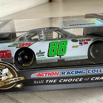 【A0243-19】未開封『Action 1/64 Dale Earnhardt Jr. #88 Amp Sugar Free 2011 Impala NASCAR 限定版』レーシングカー_画像4