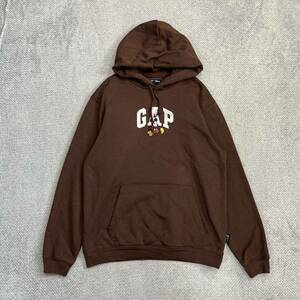 100円スタート♪ （20）Gap × Disney ギャップ　ロゴプリントパーカー　サイズS　スウェットフーディー　コットン　裏起毛　ブラウン