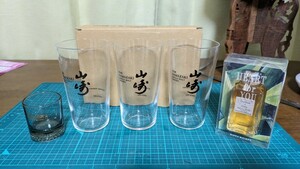 SUNTORYWHISKY 山崎うすづくりタンブラー３個とサントリーショットグラス1個とザ・ブレンド・オブ・ニッカミニチュア50ml セット出品