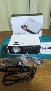 小型プロジェクター M8-A ポータブル 1080Pをサポート 原正720P エアプレーとミラキャスト　中古品　通電のみ確認