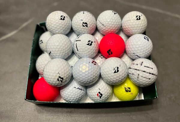 ブリヂストン TOUR Bの X（8球）、XS（10球）、JGR（6球）の合計24球です。