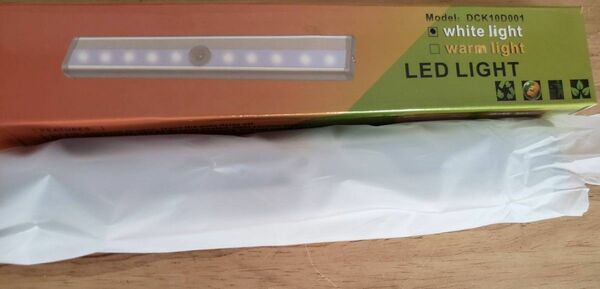 【2個セット】LED センサーライト 人感センサー 電池式 自動点灯 昼白色