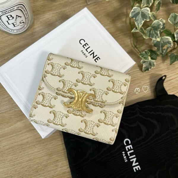 送料無料　CELINE　セリーヌ　スモールウォレット　トリオンフ　三つ折り財布　フラップ　TRIOMPHE