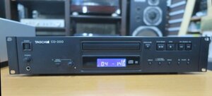 TASCAM CD-200 CDプレイヤー 読み取り不安定につきジャンクで