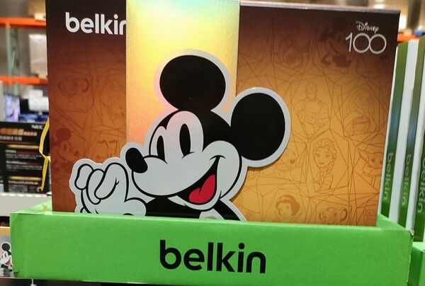特売！！！未開封品♪Belkin Disney モバイルアクセサリー ギフトボックス (ディズニー創立100年限定モデル)
