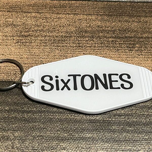 SixTONES ホテルキーホルダー