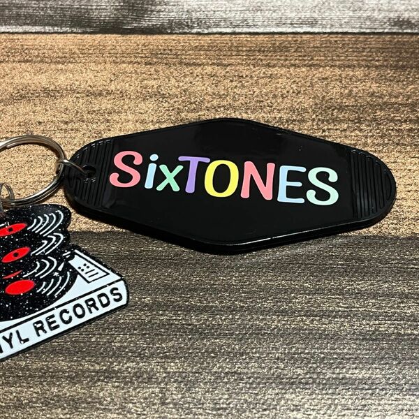 SixTONES ホテルキーホルダー レコードチャーム付き