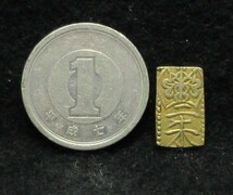 【古金銀】金判■天保二朱金　仰次狭桐※1.65ｇ・少ないです■紙ホルダー_画像1