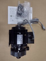三相電機 マグネットポンプ PMD-641B2P 未使用品 塩ビ配管ユニオン付属　循環ポンプ _画像2
