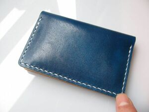 (c06) 二つ折りカードケース（名刺入れ） 牛ヌメ革 手染め 藍色（ブルー）手縫いハンドメイド