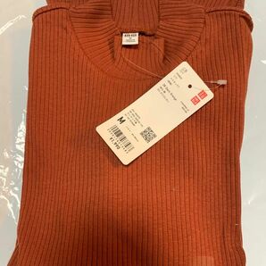 タグ付き　 ユニクロ　リブハイネックTシャツ　 長袖　ダークオレンジ　M UNIQLO