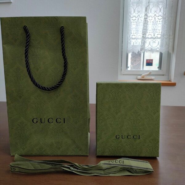 グッチ　GUCCI　ショップ袋×1枚　箱×1　リボン