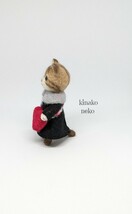 猫 赤いハートのバッグ猫　羊毛フェルト ハンドメイド ミニチュア　kinako_画像7