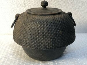 【 鉄瓶 南部鉄器 茶釜 盛栄堂造 】 煎茶道具 茶道具 アラレ模様 茶道 霰紋 あられ 伝統工芸 金属工芸 現状品 骨董 高さ 約16㎝ ■由210