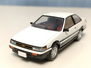 トミカリミテッドヴィンテージNEO LV-N284a トヨタ カローラレビン　GT-APEX 1984年式　白黒ツートン　ハチロク　【箱に難あり】